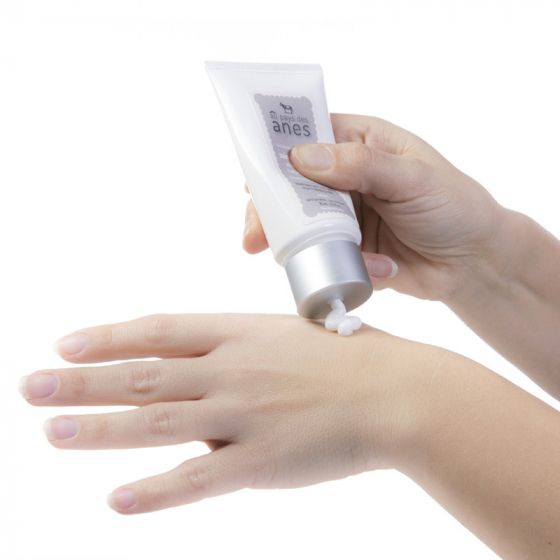 Utilisation crème mains au lait d'ânesse Au Pays des Ânes